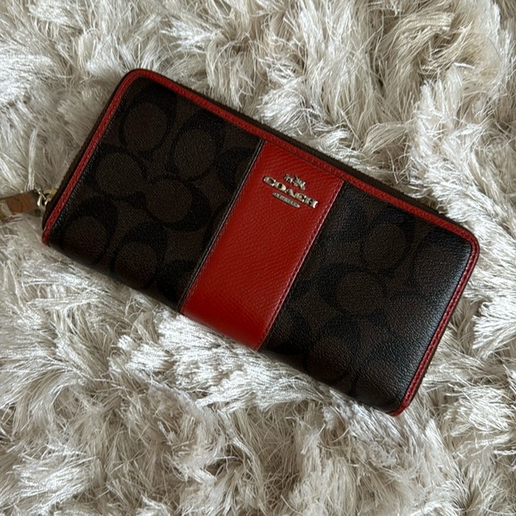 Coach accordion zip around wallet (F52859 signature) - Picture 1 of 3